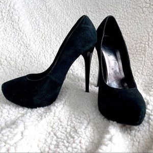 Black Rooster Pumps